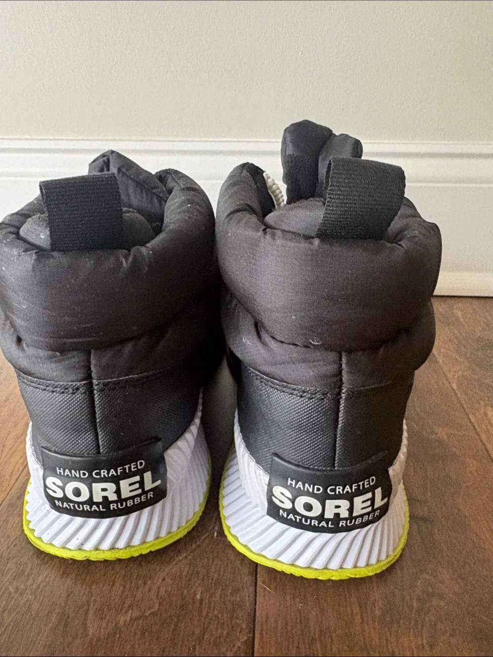 Sorel Women’s Black Puffer Zip Winter Boots size 10